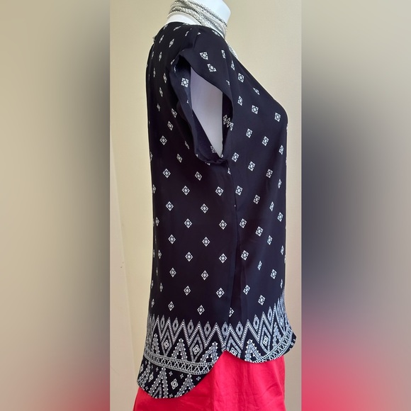 Pink Rose Black & White Cap Sleeves. Light Summer Blouse   SZ M - Picture 2 of 10